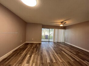 843 Crystal Lake Dr in Pompano Beach, FL - Building Photo - Building Photo