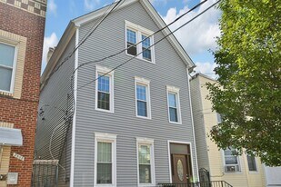 2506 West St in Union City, NJ - Building Photo