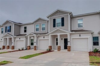 3243 Laurent Lp in Davenport, FL - Foto de edificio - Building Photo