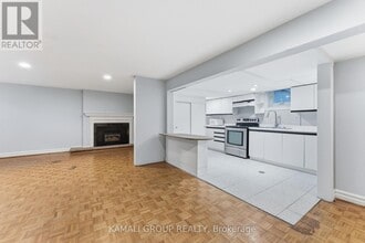 156 Trayborn Dr in Richmond Hill, ON - Building Photo - Building Photo