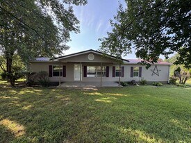 3289 Bradshaw Rd in Austin, KY - Building Photo