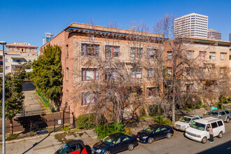 Regent Darien Apartments LLC. in Oakland, CA - Foto de edificio - Building Photo