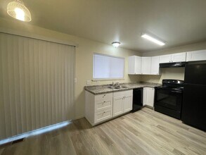 31 W Dollison St-Unit -31 W Dollison #A [PRM: Marlene] in Eureka, CA - Foto de edificio - Building Photo