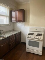 407 William St in East Orange, NJ - Building Photo