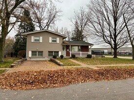 360 Garden Ct in Sycamore, IL - Building Photo