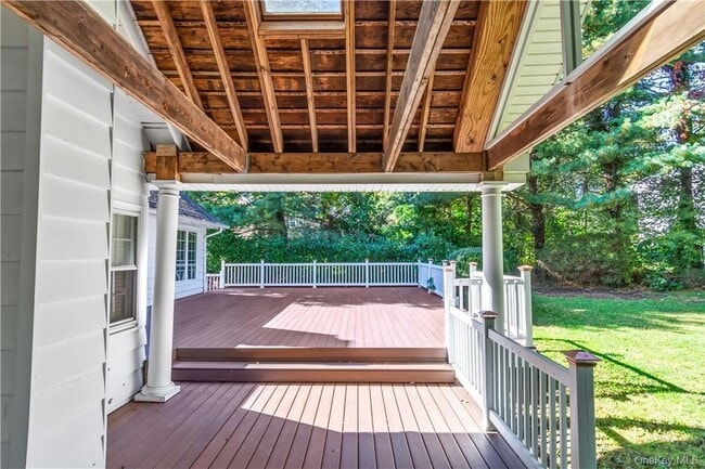1058 Wilmot Rd in Scarsdale, NY - Building Photo - Building Photo