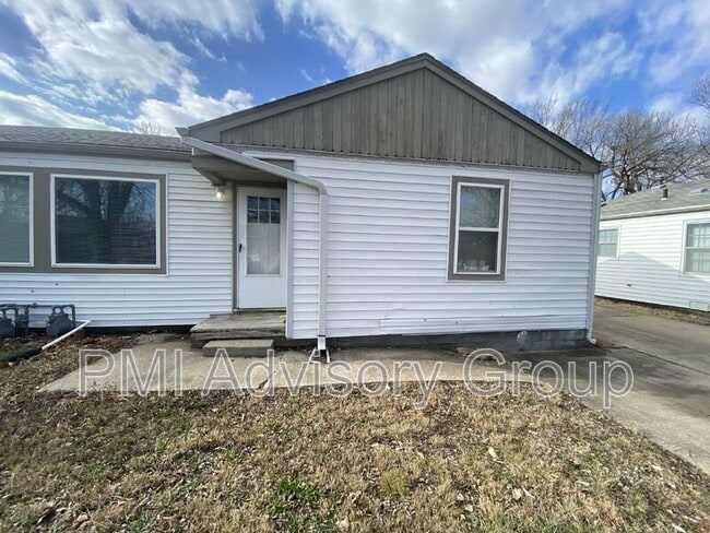 property at 2817 SE Minnesota Ave