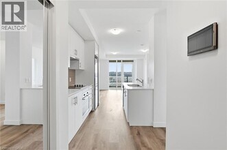 461 Green Rd in Stoney Creek, ON - Building Photo - Building Photo