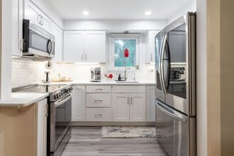 410 Farmington Ave in New Britain, CT - Building Photo - Building Photo