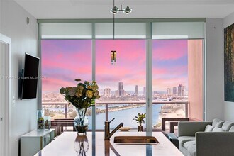 900 Biscayne Blvd, Unit 3107 in Miami, FL - Foto de edificio - Building Photo