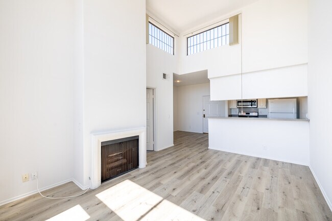 Tuscany Apartments in Los Angeles, CA - Building Photo - Building Photo