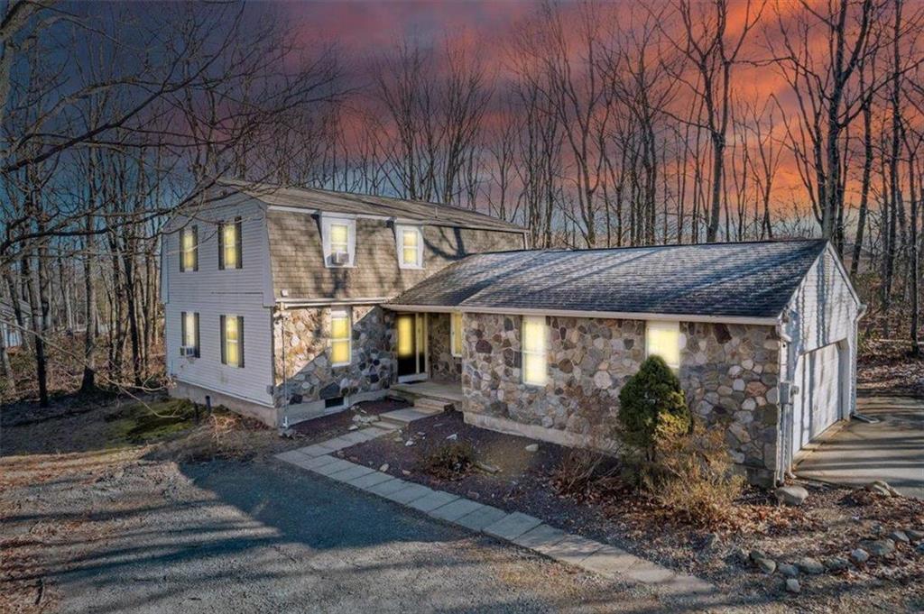 39 Seneca Rd in Mt Pocono, PA - Building Photo