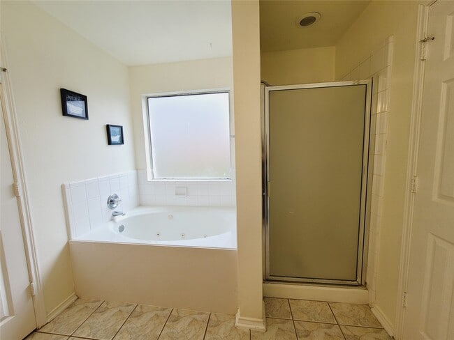 3807 Brook Garden Ln