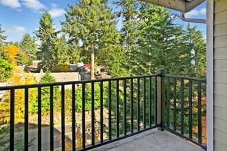 Forest Hills Estates in Shoreline, WA - Building Photo - Building Photo