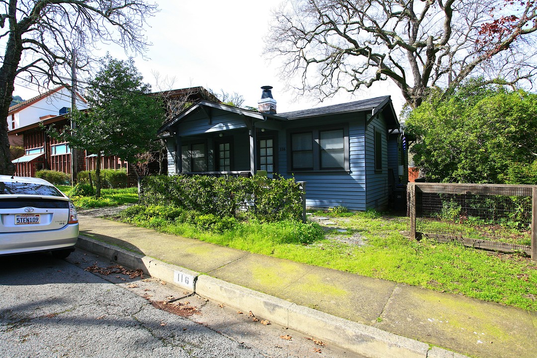 116 Mariposa Ave in San Anselmo, CA - Building Photo