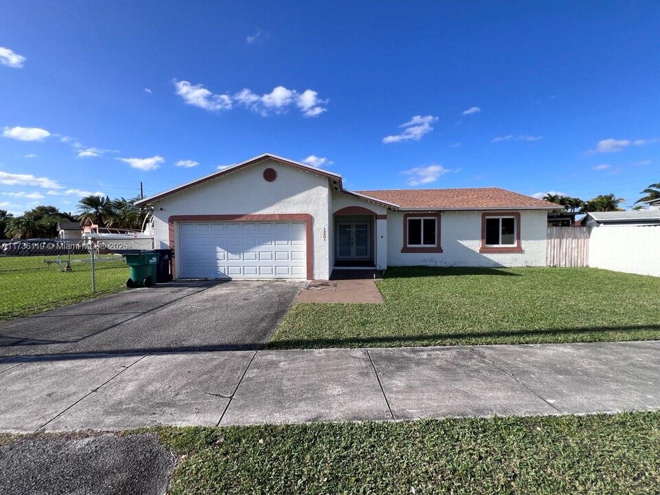 13601 SW 281st Terrace in Homestead, FL - Building Photo