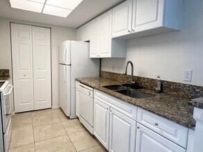 900 Crestwood Ct S in Royal Palm Beach, FL - Building Photo - Building Photo