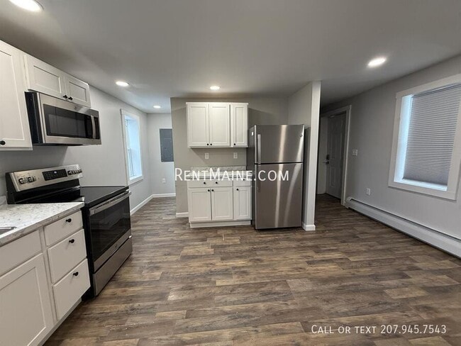 99 Pine St in Bangor, ME - Building Photo - Building Photo