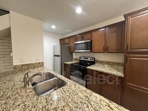 5103 Rhode Island Dr in Sacramento, CA - Foto de edificio - Building Photo
