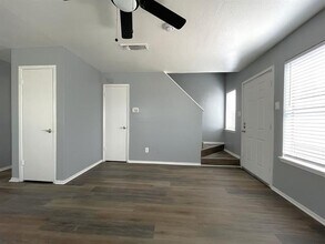 2103 Knoll Crest Dr in Arlington, TX - Building Photo - Building Photo