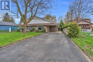 126 Nelson St E in New Tecumseth, ON - Building Photo