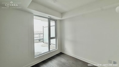 705 Davis Dr in Newmarket, ON - Building Photo - Building Photo