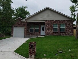 1213 Hemphill St in Greenville, TX - Building Photo