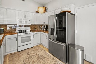 9165 Beverly Ct in Boynton Beach, FL - Building Photo
