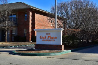 Oak Place in Oklahoma City, OK - Foto de edificio - Building Photo