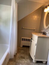 36 Stone St, Unit 3 in Beverly, MA - Foto de edificio - Building Photo