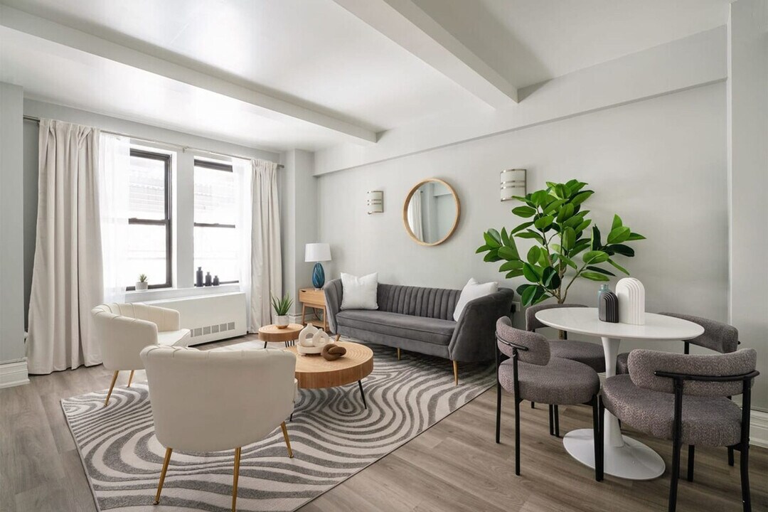 238 W 73rd St in New York, NY - Building Photo