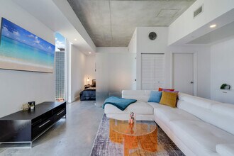 151 SE 1st St in Miami, FL - Foto de edificio - Building Photo