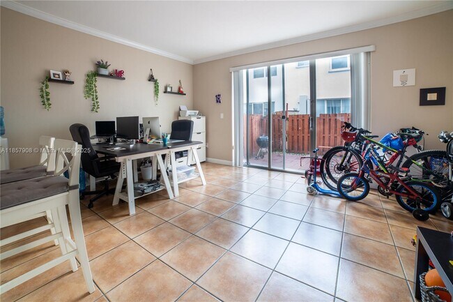 5580 NW 107th Ave in Doral, FL - Building Photo - Building Photo