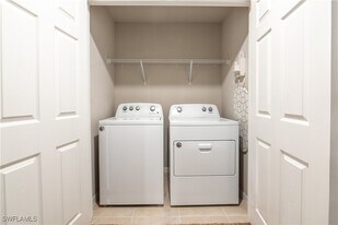 15091 Wildflower Cir in Naples, FL - Building Photo