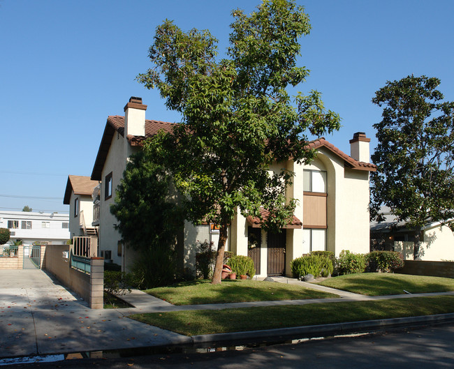 4371-4379 Howard Ave in Los Alamitos, CA - Foto de edificio - Building Photo