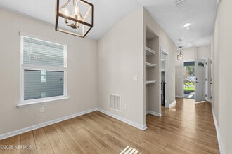 565 Chandler Dr in Saint Johns, FL - Foto de edificio - Building Photo