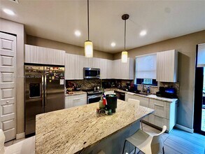 7924 NW 105th Ave in Doral, FL - Building Photo - Building Photo