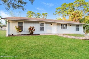 461 Truvall St SW in Palm Bay, FL - Building Photo