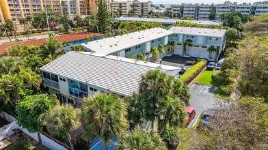 884 SE 19th Ave in Deerfield Beach, FL - Building Photo - Building Photo