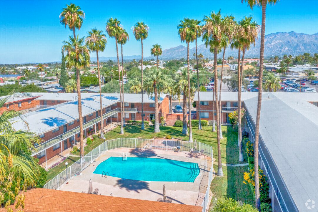 The Palace Apartments in Tucson, AZ - Building Photo