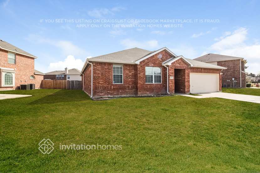 932 Matagorda Ln in Desoto, TX - Building Photo