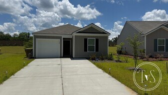 128 Lakeside Dr in Port Wentworth, GA - Building Photo