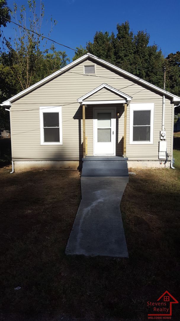 1123 Massachusetts Ave in Knoxville, TN - Foto de edificio - Building Photo