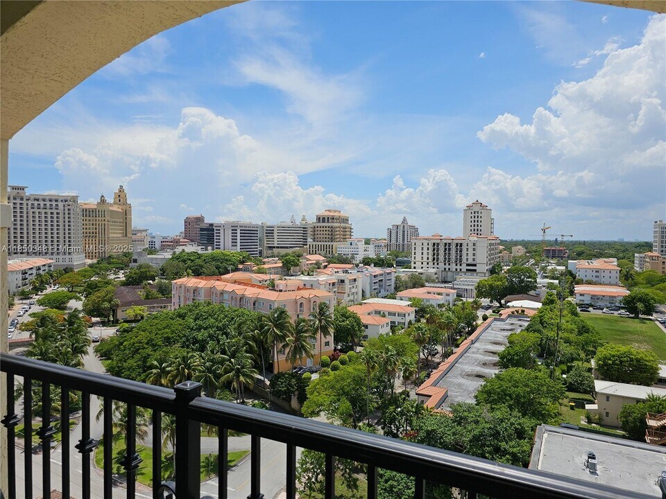 1627 SW 37th Ave in Miami, FL - Building Photo