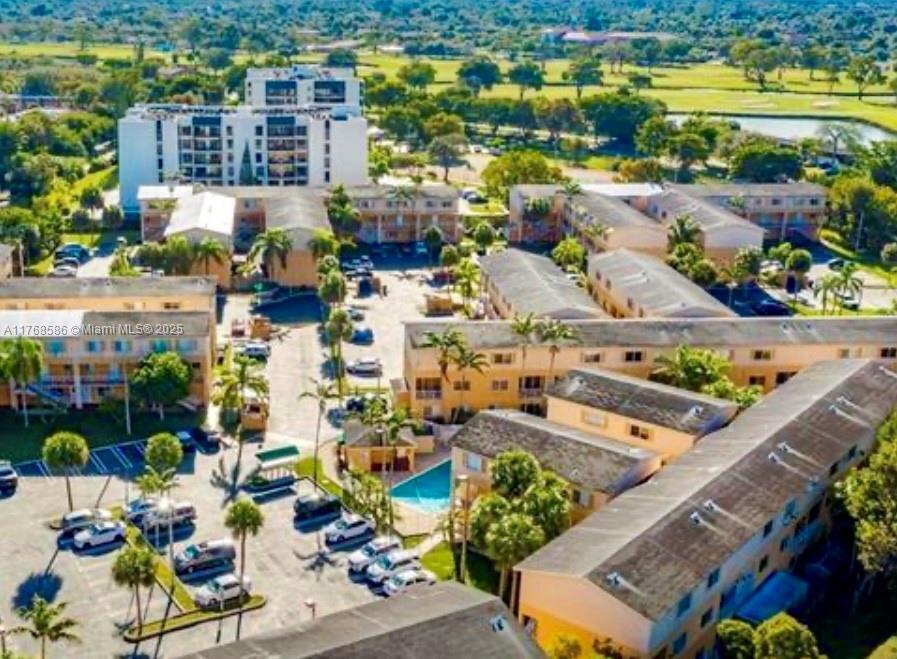6235 SW Kendale Lakes Cir in Miami, FL - Building Photo