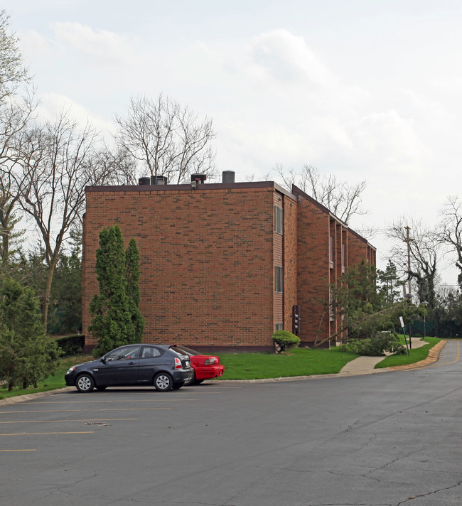 Swan Lake Luxury Apartments in Dayton, OH - Foto de edificio - Building Photo