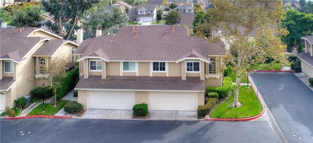 26222 Fern Glen in Lake Forest, CA - Building Photo