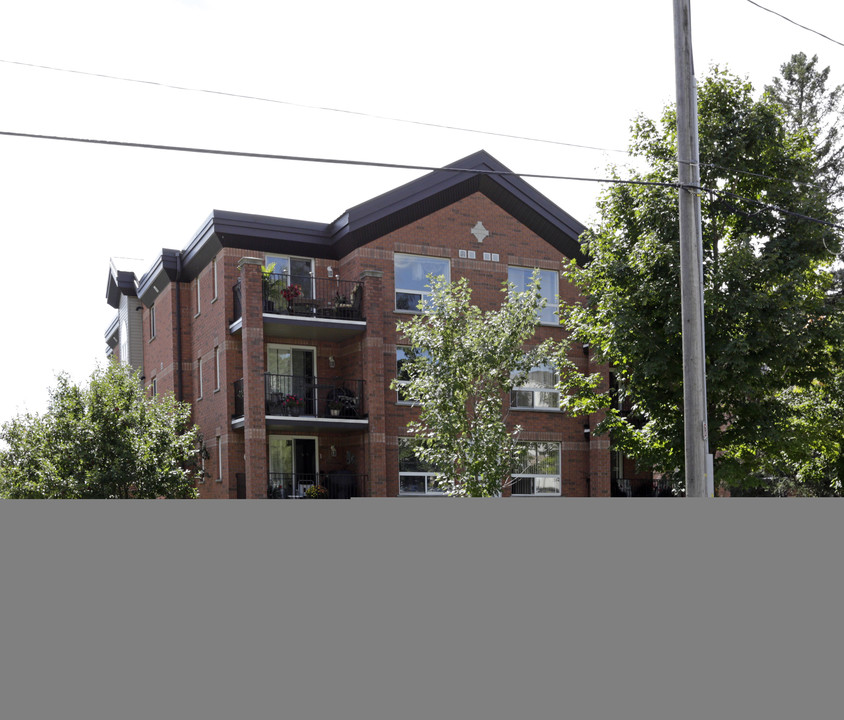 Windmill Terrace in Barrie, ON - Building Photo