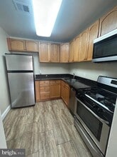 10596 Twin Rivers Rd in Columbia, MD - Foto de edificio - Building Photo