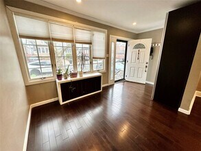 68-19 Kessel St in Queens, NY - Building Photo - Building Photo